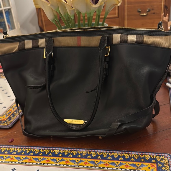 Burberry Black Leather Bag Authentic - Picture 9 of 11